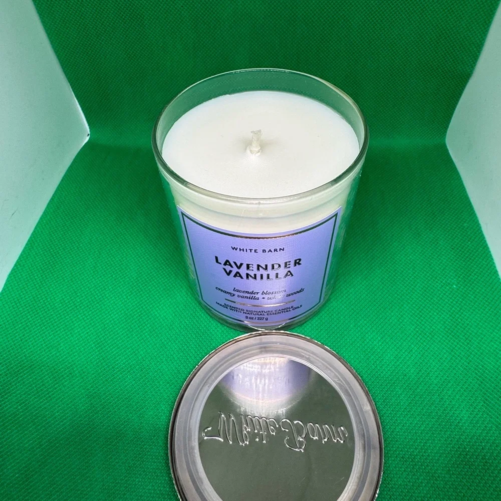 White Barn Lavender Vanilla Candle - Single Wick NWT - Picture 2 of 3